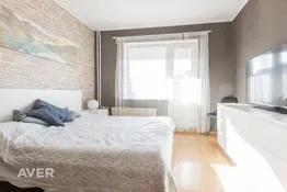 Trīs istabu dzīvoklis Purvciemā
