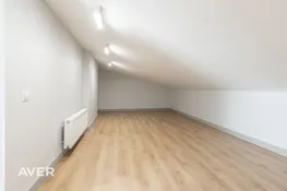 Jauns trīsistabu mansarda dzīvoklis renovētā ēkā