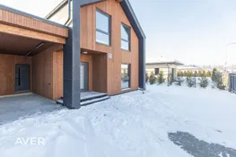 Moderna, kvalitatīva un tikko uzcelta dvīņu māja Dzidriņās.
