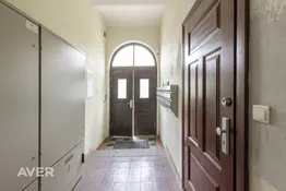 Pārdošanā saulains, mājīgs 4 istabu dzīvoklis pašā Rīgas centrā.