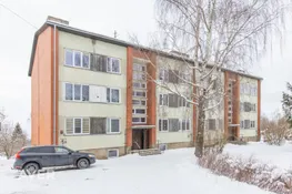 Kvalitatīvs 2 istabu dzīvoklis ar iestiklotu lodžiju