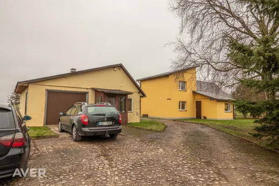 Pārdod plašu īpašumu ar privātmāju un viesunamu.