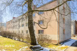 Pārdošanā mājīgs, skaists 2 istabu dzīvoklis Cēsu pilsētas centrā.