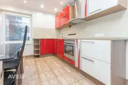Saulains 3 istabu dzīvoklis ar skatu uz ezeru