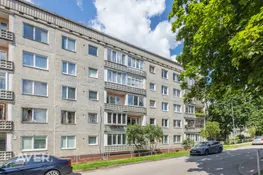 Dzīvoklis blakus skolai un bērnudārzam.