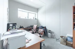 Pārdošanā divstāvu komercēka, angārs un 6300 m² zemes gabals Aizkrauklē
