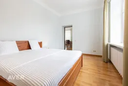 Plašs 2-istabu dzīvoklis centrā