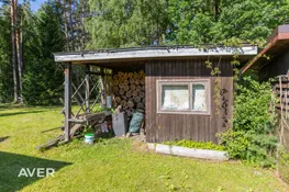 Dārza māja ar plašu zemes gabalu