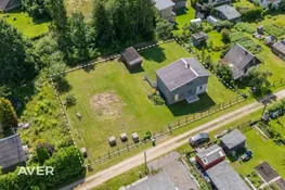 Profesionāli izprojektēta divstāvu jaunbūve ar 1227 m² zemesgabalu Vaivados
