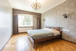 Kvalitatīvi renovēta māja, ar iekoptu teritoriju, Jelgavā