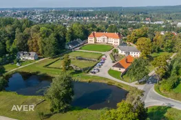 3-stāvu privātmāja ar baseinu Tukumā.