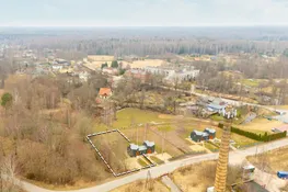 Pārdošanā tikko uzcelta dvīņu mājas sekcija ar 1200 m² zemes gabalu.