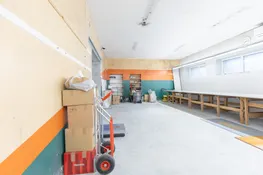 Pārdošanā divstāvu komercēka, angārs un 6300 m² zemes gabals Aizkrauklē