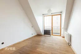 Saulains 2 istabu dzīvoklis renovētā mājā
