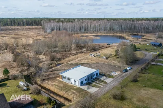 Pārdod dvīņu māju Līčos