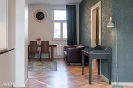 Plašs divu istabu dzīvoklis centrā