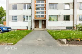 Saulains 3 istabu dzīvoklis ar lodžiju klusā un zaļā apkaimē