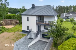 3029 m² zemes gabals ar dzīvojamo māju un palīgēku