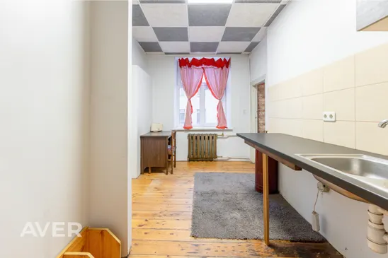 3 istabu dzīvoklis ar centralizēto malkas apkuri