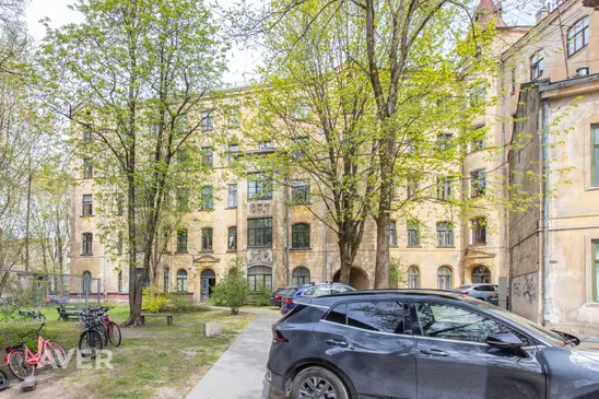 Pārdošanā saulains, mājīgs 4 istabu dzīvoklis pašā Rīgas centrā.