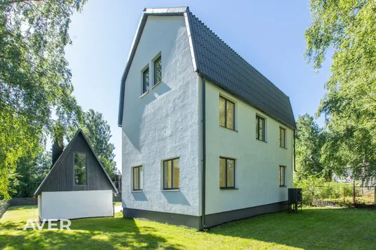 Tikko pabeigta ģimeņu māja