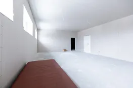 Pārdošanā divstāvu komercēka, angārs un 6300 m² zemes gabals Aizkrauklē