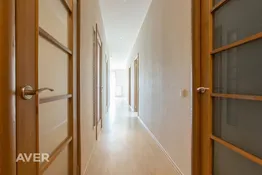 Saulains dzīvoklis ar skatu uz dīķi