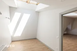 Jauns trīsistabu mansarda dzīvoklis renovētā ēkā