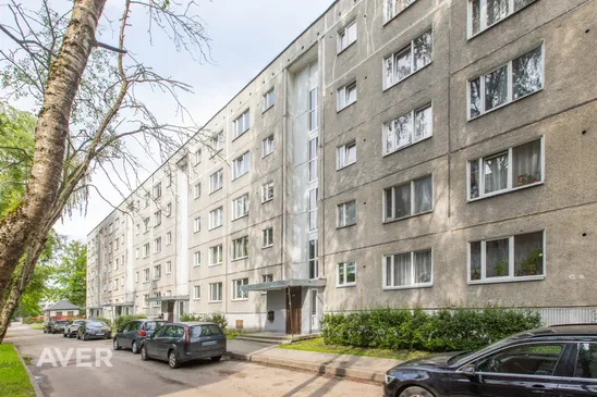 Ar lodžiju uz zaļo iekšpagalmu – dzīvoklis Imantā