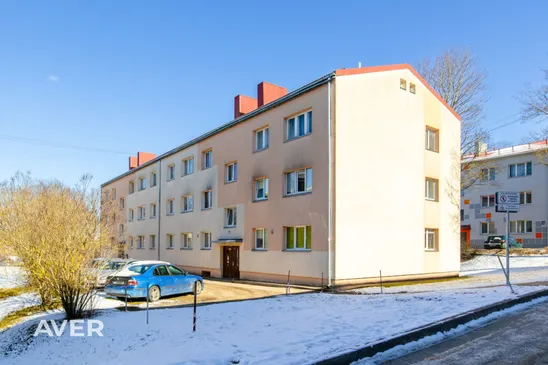 Pārdošanā mājīgs, skaists 2 istabu dzīvoklis Cēsu pilsētas centrā.