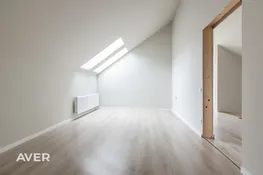 Plaša, augstvērtīga un tikko uzcelta rindu māja Dzidriņās.