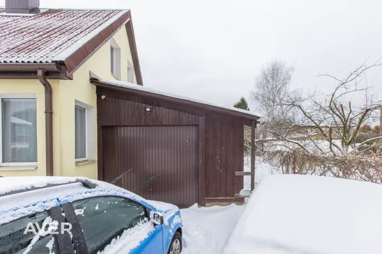 Pārdošanā divstāvu privātmāja ar 581 m² zemes gabalu klusā vietā netālu no Gaujas.
