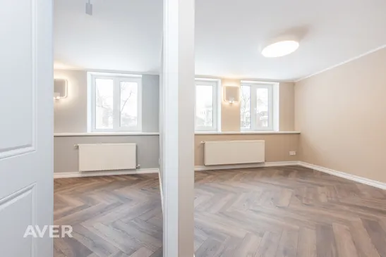 Jauns mansards ar liftu un mantu glabātuvi ietilpst cenā