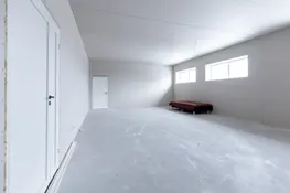 Pārdošanā divstāvu komercēka, angārs un 6300 m² zemes gabals Aizkrauklē