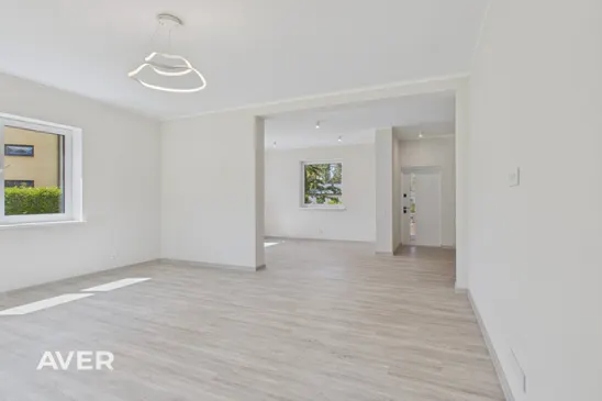3029 m² zemes gabals ar dzīvojamo māju un palīgēku