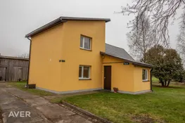 Pārdod plašu īpašumu ar privātmāju un viesunamu.