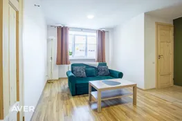 Pārdošanā mājīgs, skaists 2 istabu dzīvoklis Cēsu pilsētas centrā.