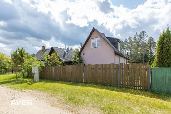 Omulīga mājiņa ar burvīgu dārzu un pirti