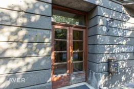 3 istabu dzīvoklis ar balkonu uz iekšpagalmu
