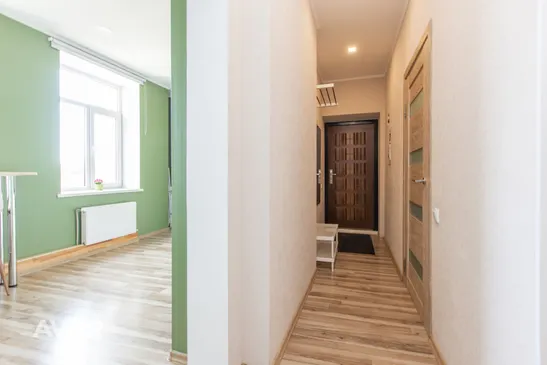 Pārdošanā mājīgs un silts 2 istabu dzīvoklis tuvu centram.