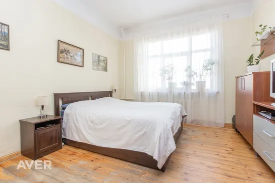 Gaišs, plašs 2 istabu dzīvoklis pašā Rīgas centrā.