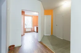 Rauna. Frizieru salons, ar pirti.