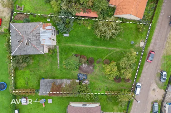 Ģimenes māja ar koptu, plašu zemesgabalu