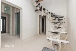 Plaša, augstvērtīga un tikko uzcelta rindu māja Dzidriņās.