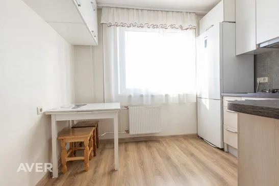 Pārdošanā 2 istabu dzīvoklis ar burvīgu panorāmas skatu no 8. stāva.
