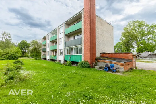 Saulains 3 istabu dzīvoklis ar lodžiju klusā un zaļā apkaimē