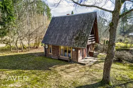Pirts mājiņa ar lielu zemes gabalu