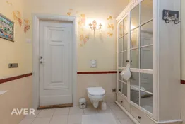 Dzīvoklis skaistā jūgendstila ēkā.