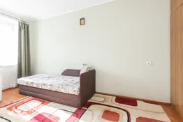 Pārdošanā 3 istabu dzīvoklis labā lokācijā ar mēbelēm iekļautām cenā.