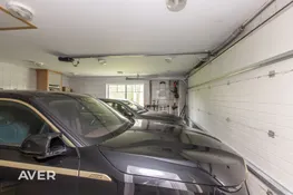 Plaša privātmāja pie meža